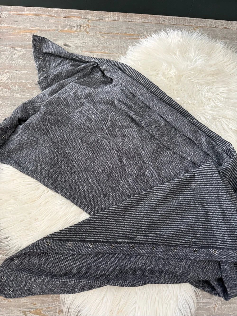 Lululemon Vinyasa Snap Circle Scarf Gray Black Striped Infinity Wrap EUC